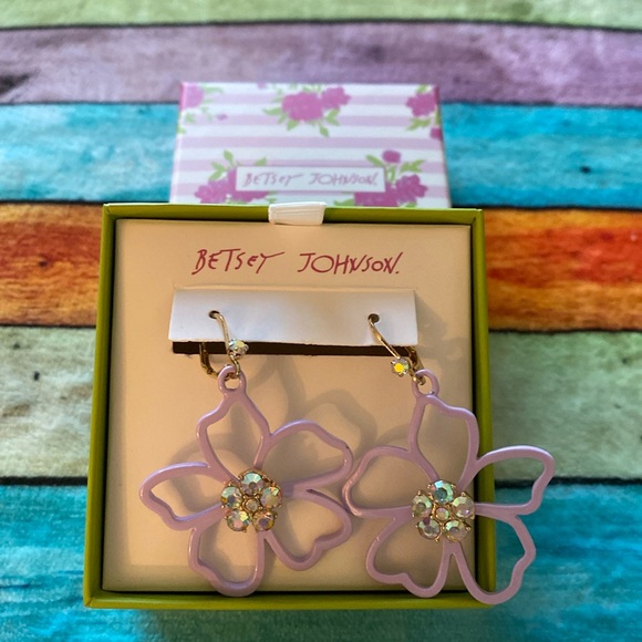 Betsey Johnson Purple Flower Earrings - Picture 1 of 3